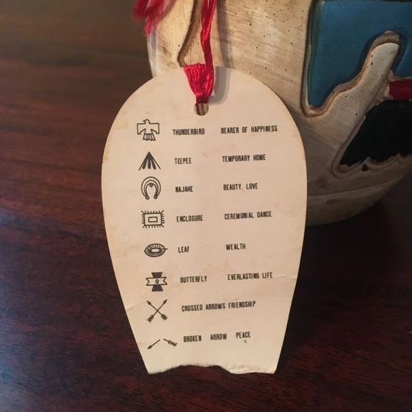 Two Native Souvenir Vases - Picture 4 of 8